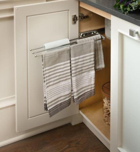 Chrome 3 Prong Pull-Out Towel Bar