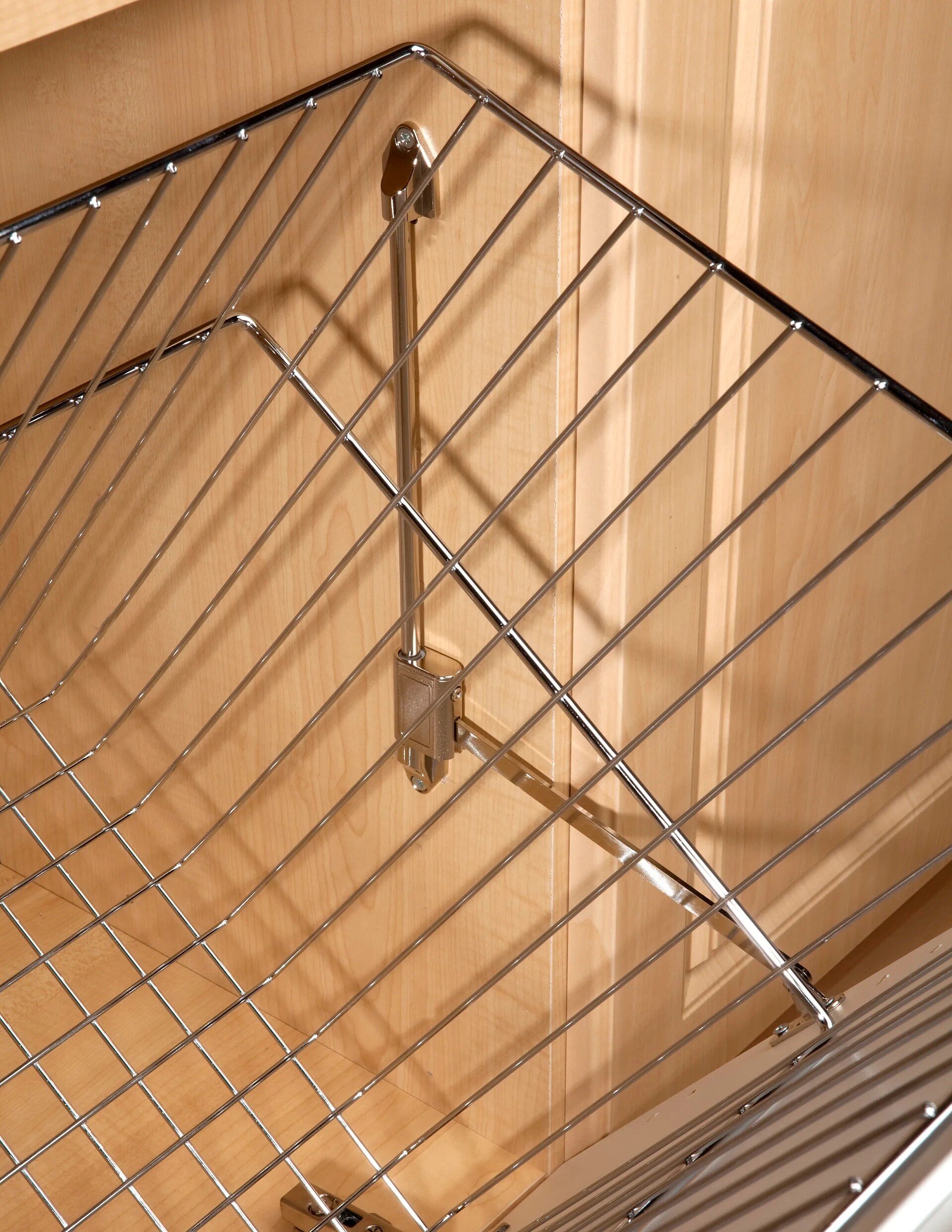 Flap Stay Mechanism for CTOHB Series Hampers